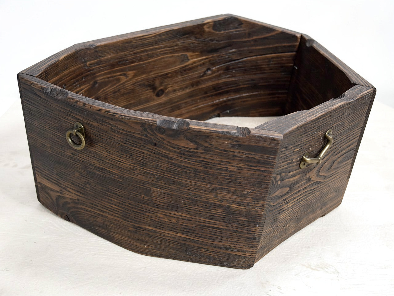 Håndlagd oppbevaringsboks